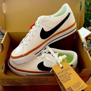 Women’s Nike Court Legacy. Size 8
